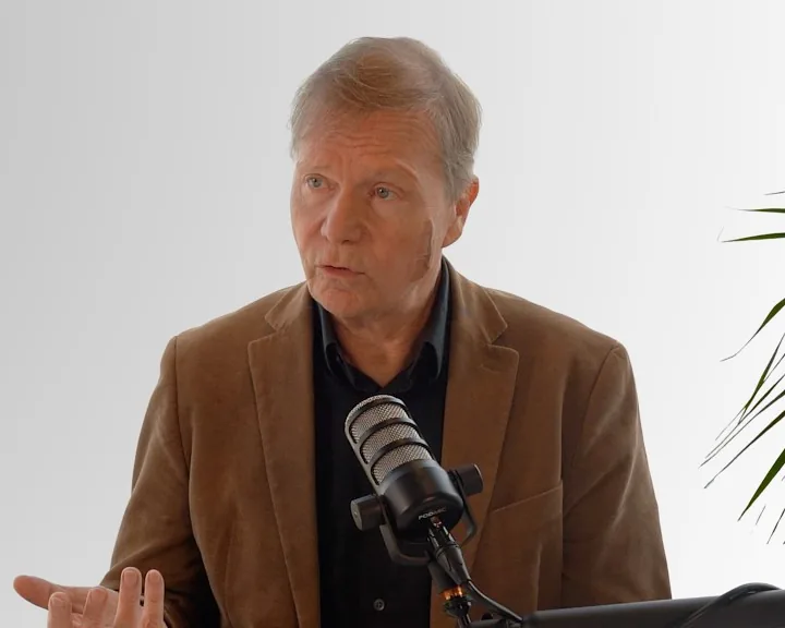 Professor Bernhard Palsson speaking at a microphone in the studio